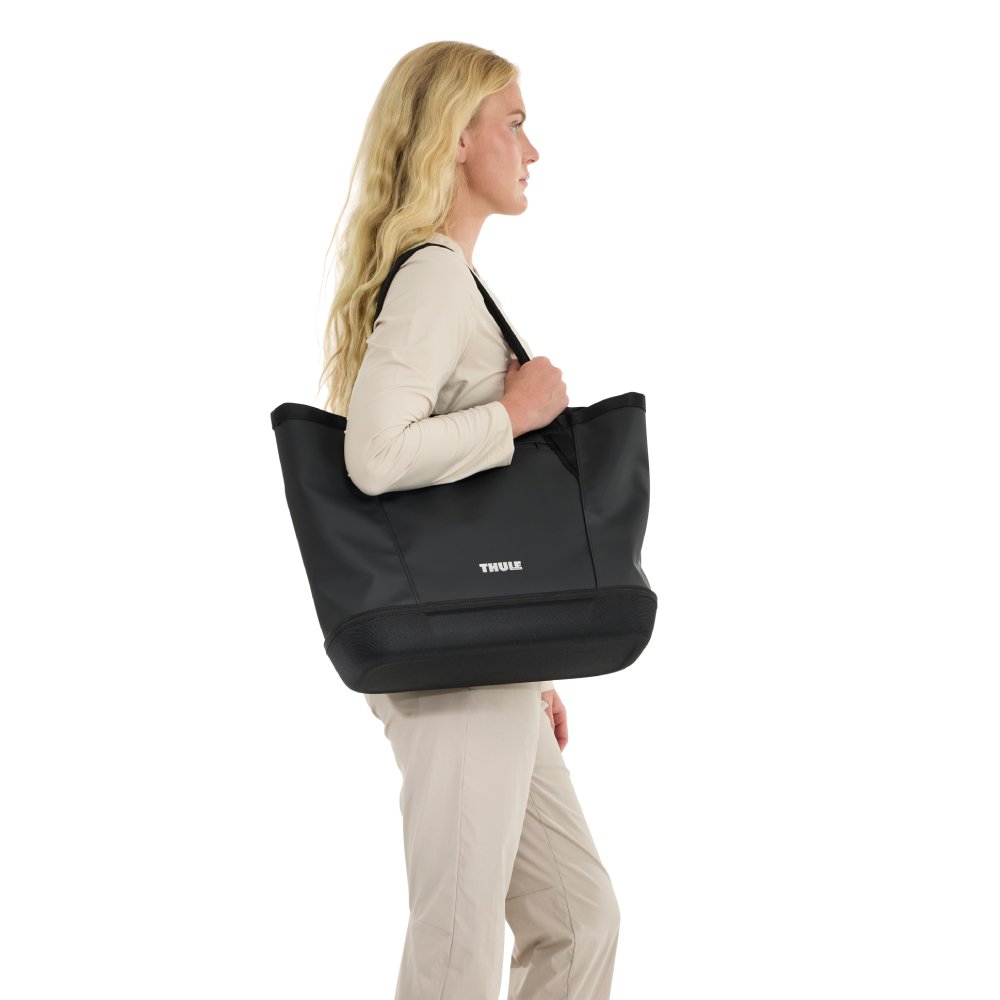 Thule_Chasm_GearTote_Black_3205527_05.jpg